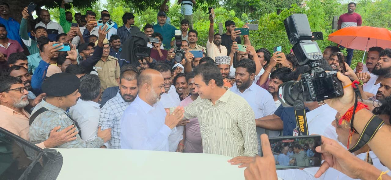 KTR and Bandi Sanjay Interact During Siricilla Flood Inspection